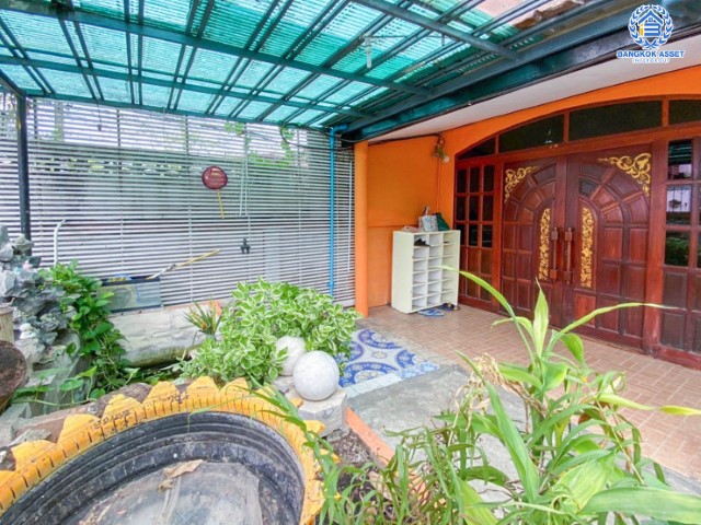 *****บ้านแฝดมือสองย่านกรุงเทพฯ ม.หลักสี่แลนด์ ดอนเมือง บนเนื้อที่กว้างขวางสุดๆ 35 ตร.ว. ฟังก์ชันจัดเต็ม 4 ห้องนอน 2 ห้องน้ำ 1 ที่จอดรถ แถมฟรี! 3 เครื่องปรับอากาศ 2 เครื่องทำน้ำอุ่น บนทำเลเดินทางสะดวก เพียง 20 นาทีก็ถึงสนามบินดอนเมือง ใกล้โรบินสัน ศรีสมาน, เมืองทองธานี และรถไฟฟ้า "สถานีดอนเมือง"